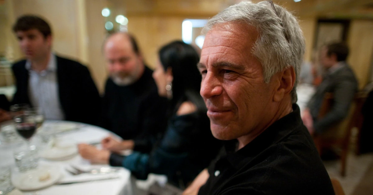 Ujawniono nowe dokumenty ws. skandalu Epsteina. Teraz część zniknęła, w tym foto z Trumpem