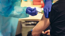 Skuteczność szczepień przeciwko COVID-19 systematycznie spada