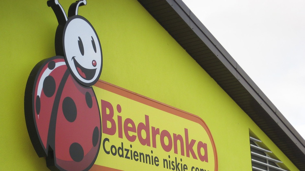 Sprzedaż sieci Biedronka, według wstępnych danych, wzrosła o 14,4% licząc rok do roku do 7.703 mln euro w 2013 r., podało Jeronimo Martins w raporcie.