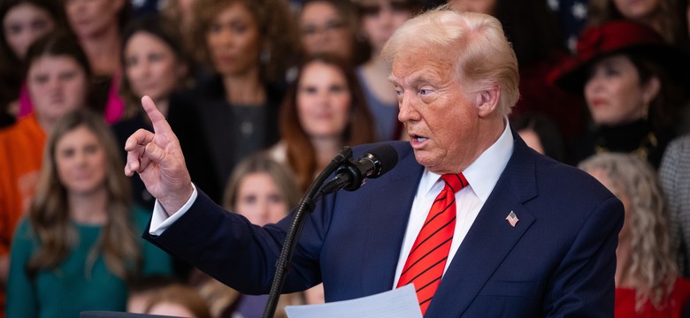Decyzja Trumpa wykluczyła osoby transpłciowe. "Trzeba było to zrobić już dawno"