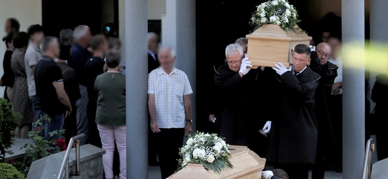 Pożegnanie ofiar morderstw w Starej Wsi. Poruszające słowa księdza i apel bliskich