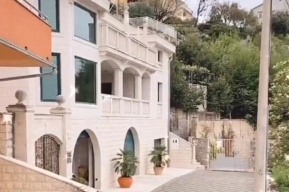 NAKON SKANDALA NESTALA IZ JAVNOSTI Kuća najbogatije rijaliti učesnice izgleda kao hotel sa 5 zvezdica, vila na obali mora VREDI MILIONE