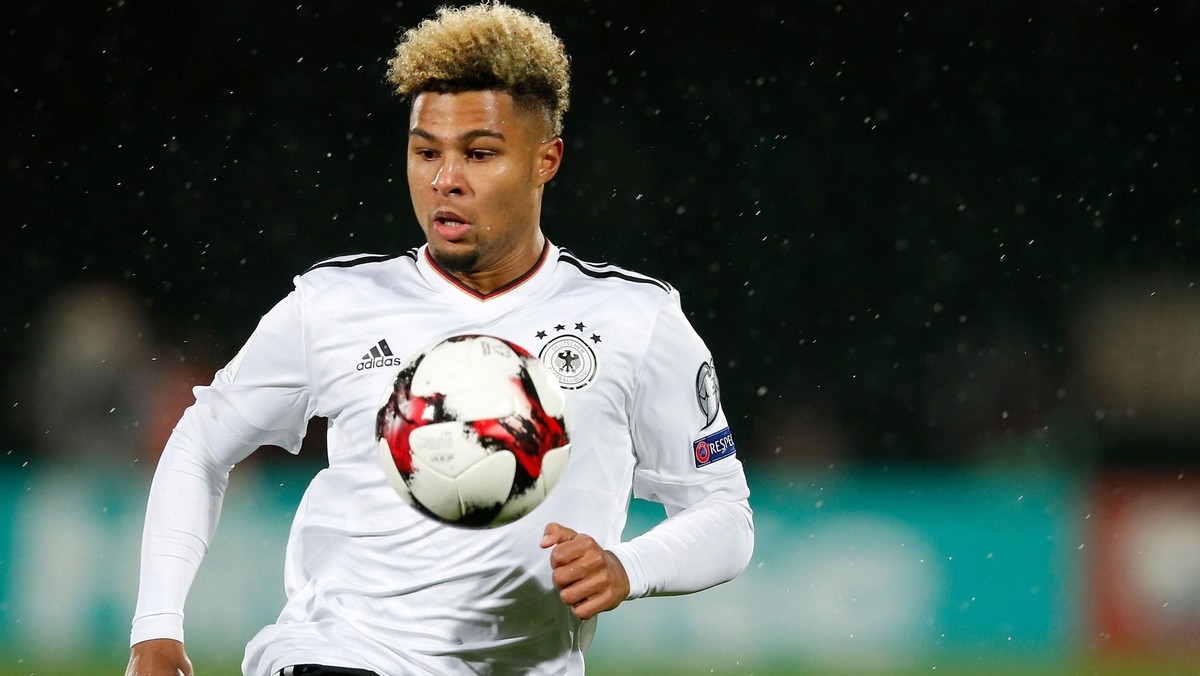 Serge Gnabry zadebiutował w piątek w reprezentacji Niemiec i strzelił hat tricka. Taki debiut w drużynie mistrzów świata ostatni raz zdarzył się 40 lat temu. 21-letni skrzydłowy zdradził, że informację o powołaniu początkowo potraktował jako podpuchę.