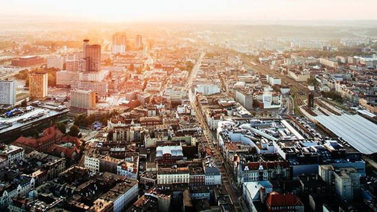 Nową siedzibę Centrum Organizacji Pozarządowych otwarto we wtorek oficjalnie w Katowicach. Odremontowany i udostępniony przez miasto parter kamienicy przy ul. Kopernika da organizacjom kilkakrotnie więcej miejsca niż dotychczasowa siedziba przy ul. Młyńskiej.