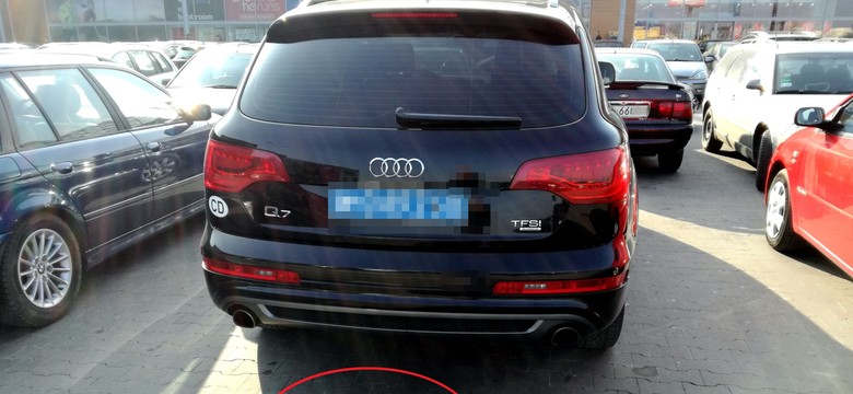 Parkują okrakiem na dwóch miejscach i są bezkarni? Wyjaśniliśmy sprawę parkingowych egoistów