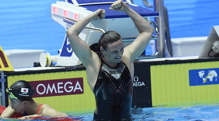 A győztes Hosszú Katinka a női 400 méteres vegyesúszás döntője után a 18. vizes világbajnokságon a dél-koreai Kvangdzsuban / Fotó: MTI/Kovács Tamás
