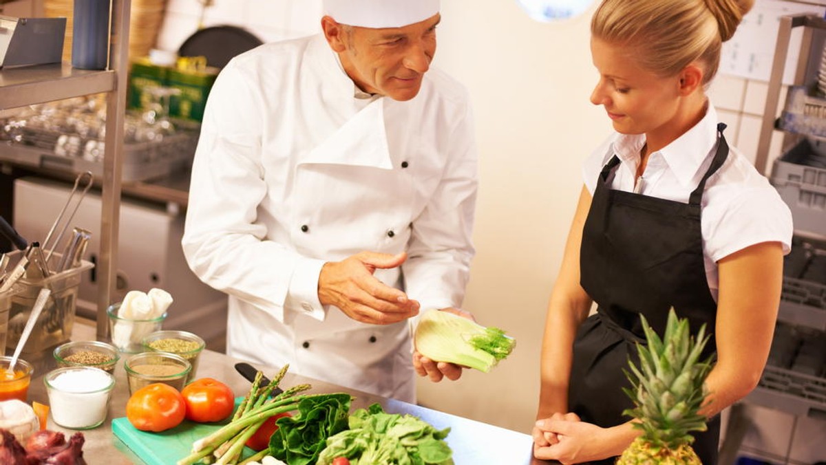 Taniej w stołecznych restauracjach. Warszawiacy mogą dziś i jutro zjeść w lokalach gastronomicznych potrawy za pół ceny. Akcja połączona jest z plebiscytem "Korona Smakosza". Klienci w wybranych restauracjach będą głosować na najlepszą potrawę i najlepszy lokal.