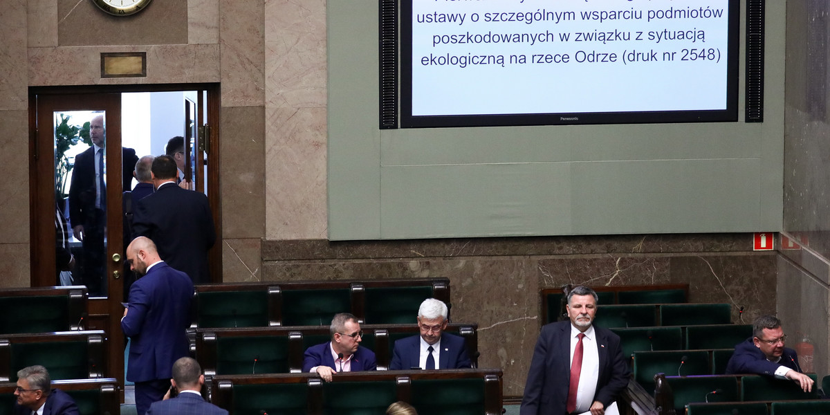 Sejm zajmuje się w piątek projektem ustawy o wsparciu przedsiębiorców znad Odry. 