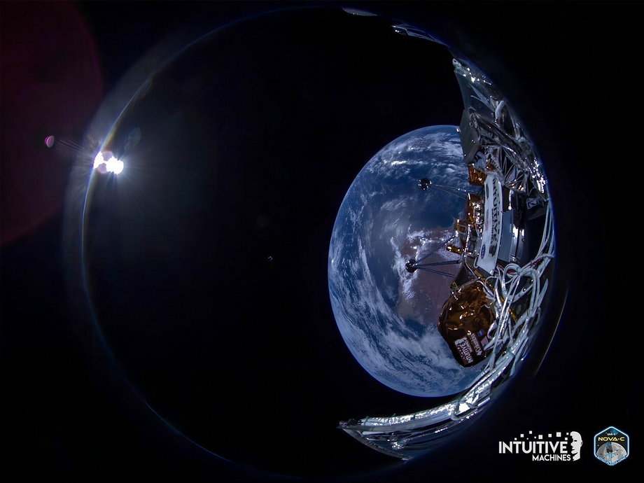 Lądownik księżycowy Odysseus firmy Intuitive Machines przesłał swoje pierwsze zdjęcia z kosmosu na początku tego miesiąca.