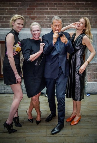 Lara Stone, Karin Swerink (redaktor naczelna holnderskiej edycji 'Vogue'a', Mario Testino i Doutzen Kroes