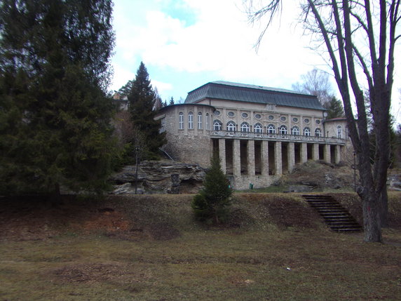 Biały Dom w parku zdrojowym