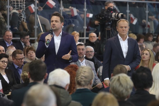 Donald Tusk i Rafał Trzaskowski podczas spotkania z mieszkańcami Białej Podlaskiej w ramach akcji #TuJestPrzyszłość, 17 kwietnia 2023 r