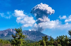 Najbardziej aktywny wulkan Japonii się przebudził. Uwieczniono niezwykłe zjawisko