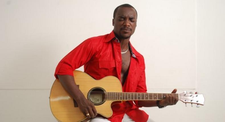 Highlife artiste, Kwabena Kwabena with his guitar