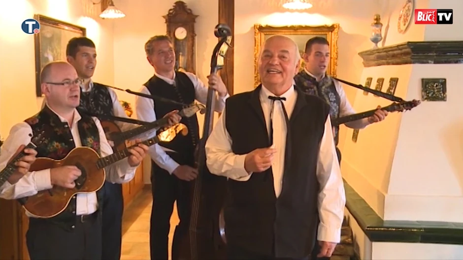 Zvonko Bogdan sa tamburašima