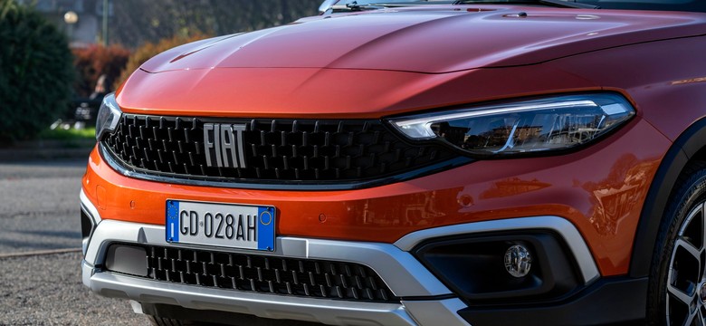 Nowy Fiat Tipo Cross już u bram Polski. Panda z pazurem podąża jego tropem