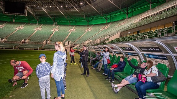 Wrocławski stadion, tu jako współgospodarz Nocy Muzeów, ma już w swoim CV męskie EURO. Teraz walczy o żeńskie.