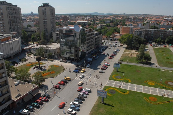 (VIDEO) OBILI 5 AUTOMOBILA ZA NOĆ Lopovi ordiniraju po parkinzima, deo OVOG grada na meti