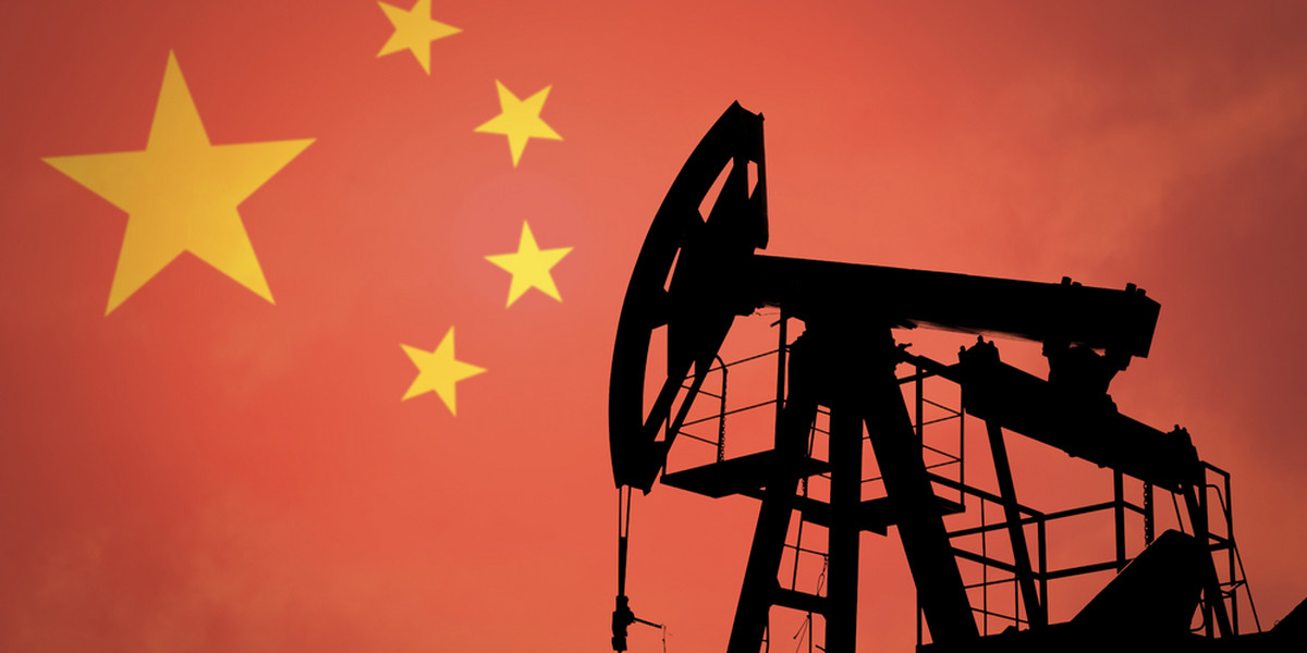 Zaostrzająca się wojna handlowa Chin i USA to czynnik wpływający na ceny ropy naftowej