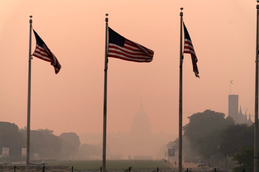 Dim od šumskih požara u Kanadi u Vašingtonu