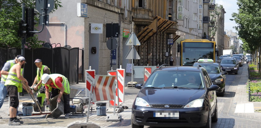 Nowe skrzyżowanie w Łodzi już w remoncie. Sienkiewicza i Nawrot z gigantycznymi korkami. Autobusy MPK opóźnione