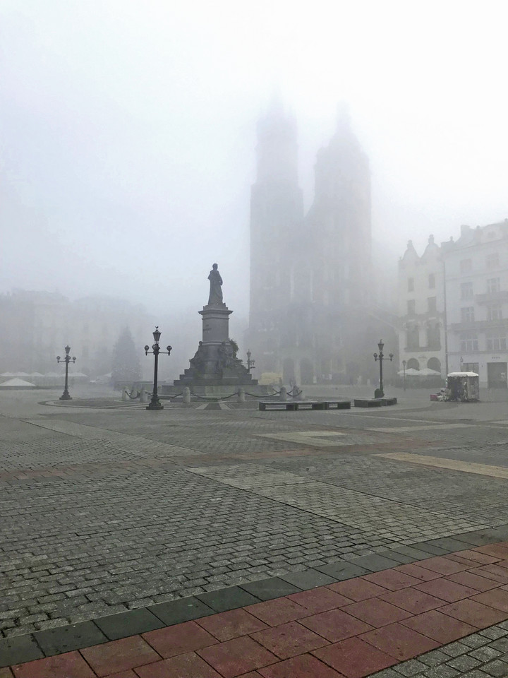 Zdjęcia z albumu Andrzeja Nowakowskiego "Czas. Rynek Główny w Krakowie"