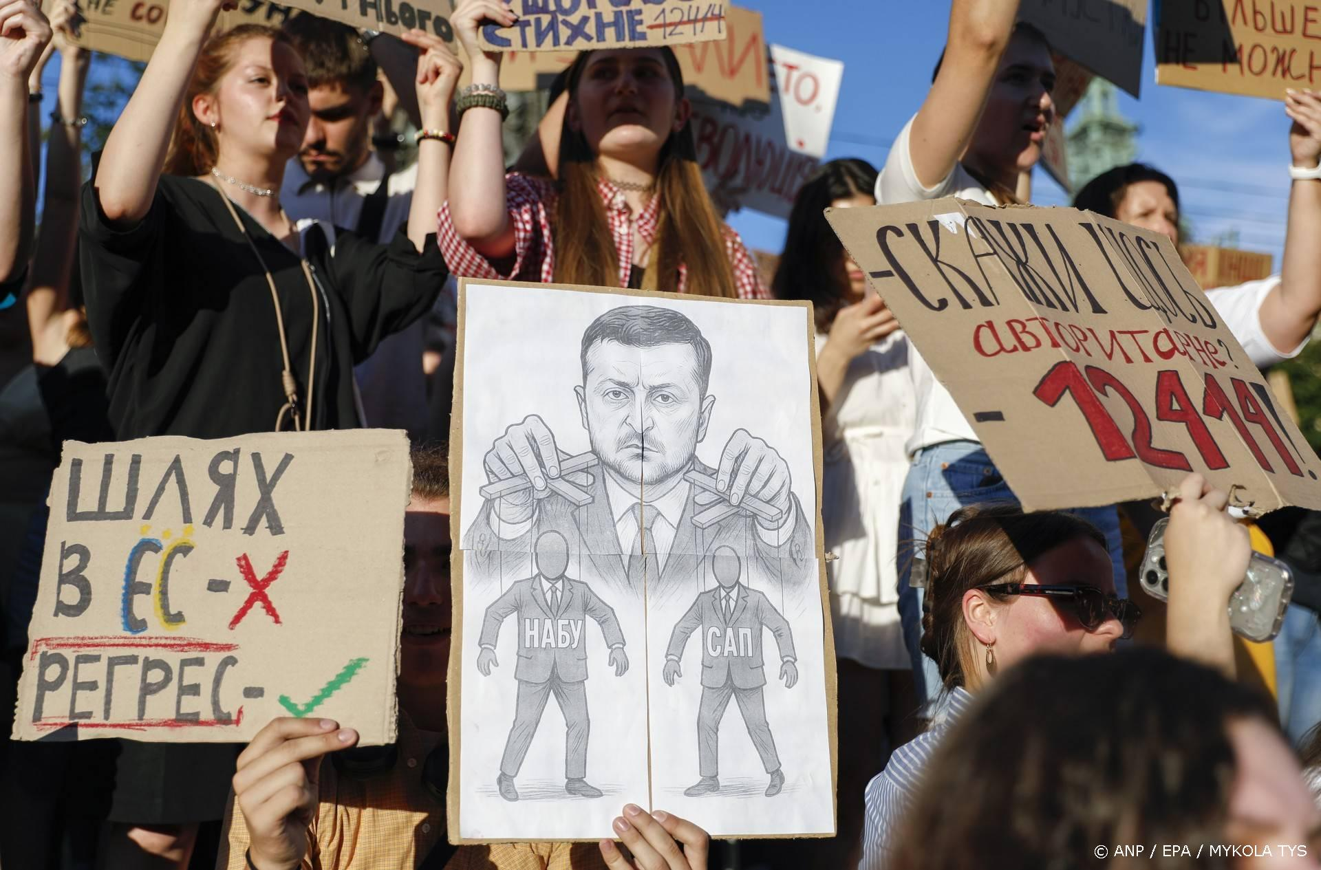 Zelensky erkent fout: corruptiewet beter besproken