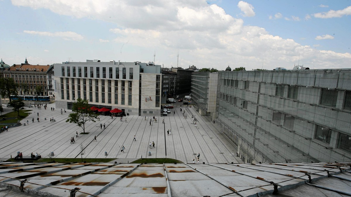 Miało być gotowe we wrześniu ubiegłego roku a wciąż trwają tam prace. Chodzi o przejście podziemne między Plantami a placem im. Jeziorańskiego w Krakowie. Kiedy się wreszcie skończą?