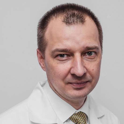 Dr Adrian Chwojnicki, specjalista dermatologii i wenerologii