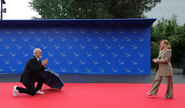Edi Rama dočekuje Đorđu Meloni u Tirani