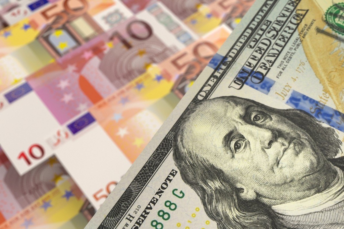 Waluty reagują na zaskakującą decyzję w sprawie stóp procentowych