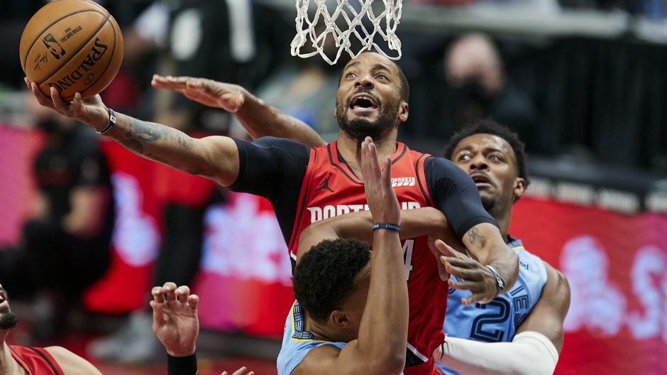 Norman Powell (w środku)