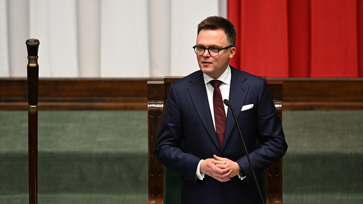 Drugi dzień posiedzenia Sejmu. Symboliczny gest Szymona Hołowni na początek