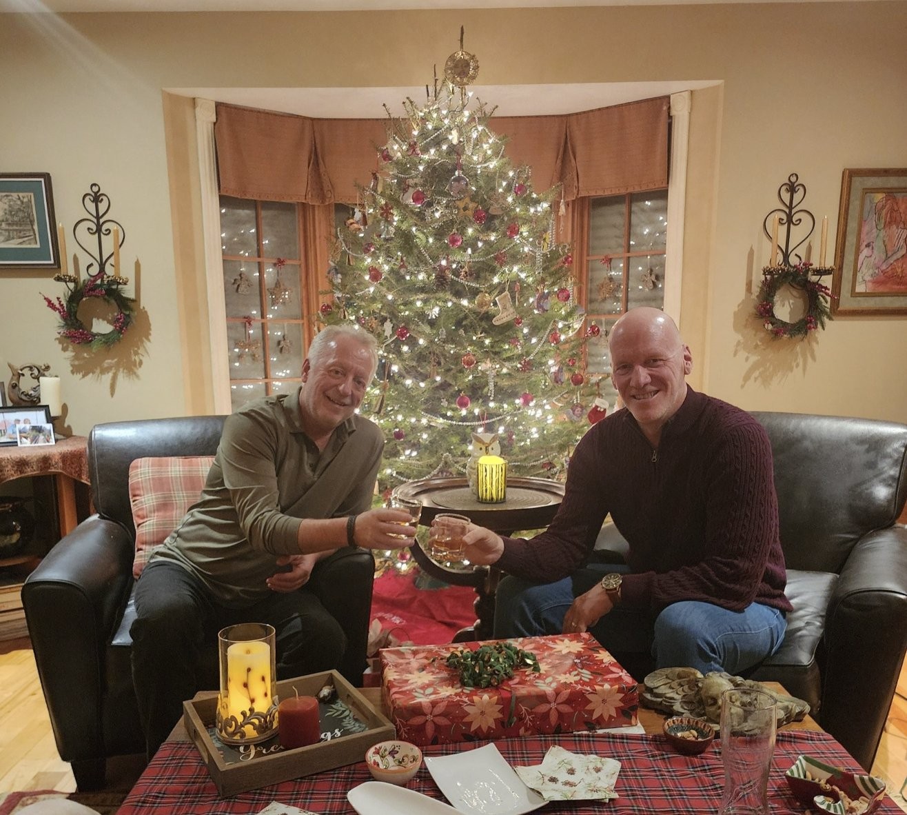 Renomovaný reportér denníka Montreal Gazette Stu Cowan (vpravo). 