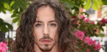 Michał Szpak wił się na scenie w bardzo odważnej kreacji. Nie pozostawił wiele dla wyobraźni, a fanki piszą o ekstazie!