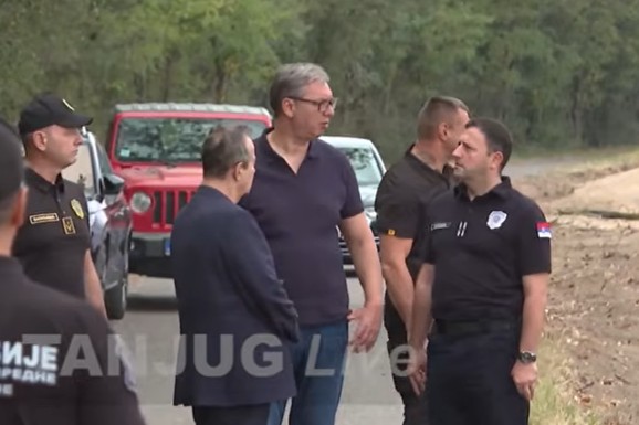 Vučić i Dačić u Deliblatskoj peščari: Posetili područje zahvaćeno požarom (FOTO, VIDEO)