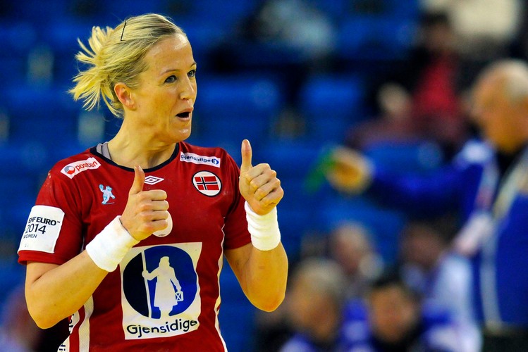 Piękne panie wybrały brutalną grę. Piłka ręczna to sport nie dla grzecznych dziewczynek