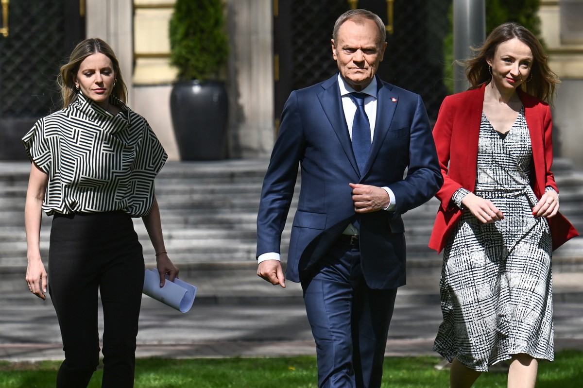Rząd przyjął ustawę zwaną "babciowym". Na zdjęciu Donald Tusk, Agnieszka Dziemianowicz-Bąk i Aleksandra Gajewska