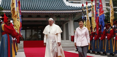 Kim Dzong Un przywitał papieża rakietami