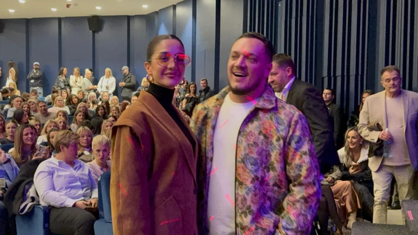 SKANDALOZNO PONAŠANJE ANĐELE ĐURIČIĆ NA KONCERTU Gastoz crveneo i izvinjavao se: \