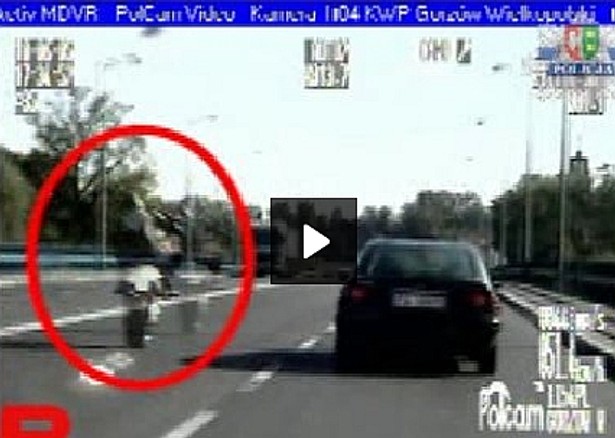 Gnał 188 km/h na jednym kole przed policją