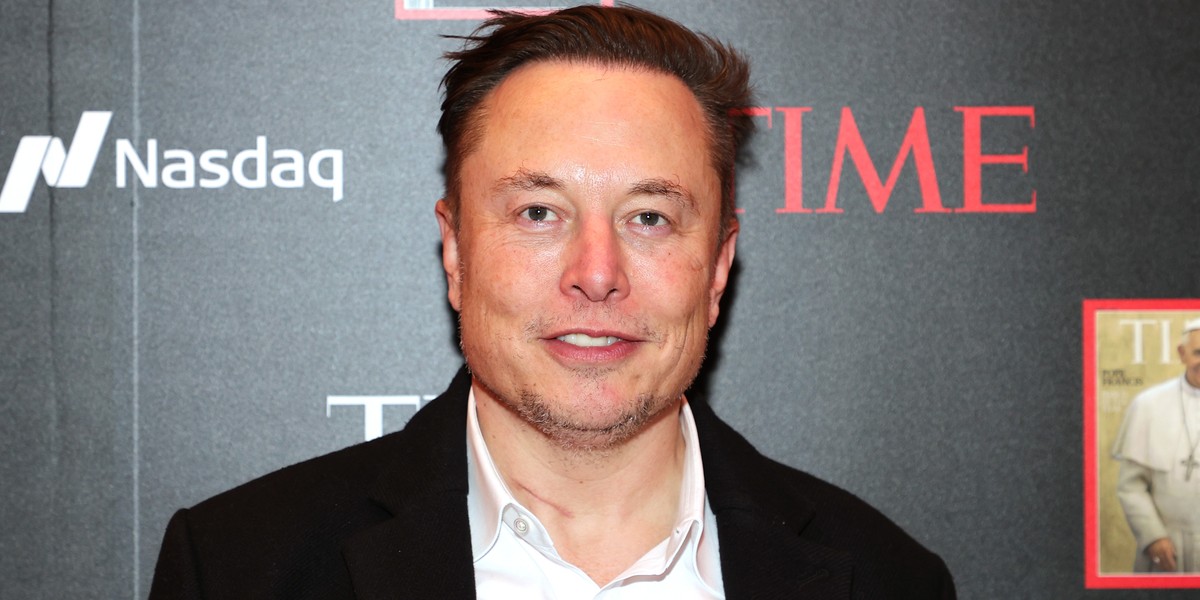 Elon Musk dokonał darowizny 5 mln akcji Tesli.