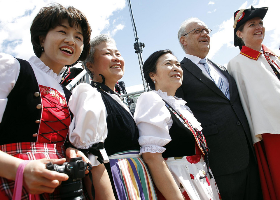 Switzerland, INTERLAKEN, 2011-06-19T122427Z_01_PLA14_RTRIDSP_3_SWITZERLAND.jpg