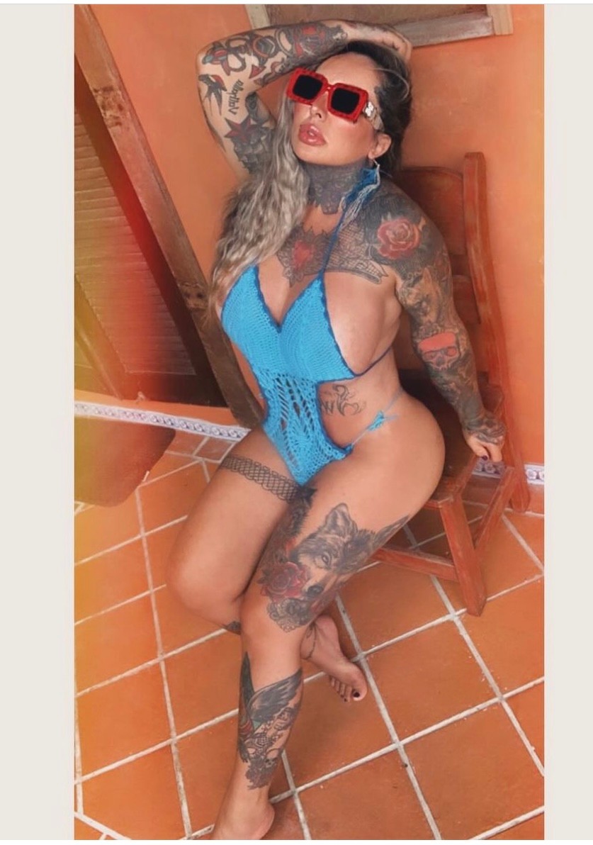 Influencerka na Instagrame často zverejňuje pikantné fotky.