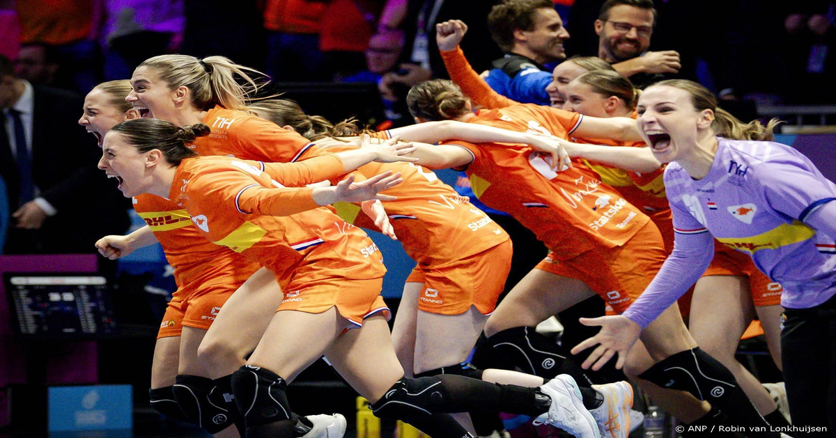 Oranje naar halve finale WK handbal na zege op Hongarije in vol Ahoy