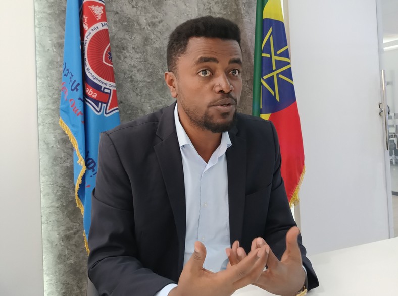 Mihiretu Desalegn z Komisji ds. Zarządzania Ryzykiem Pożarów i Katastrof w Addis Abebie,