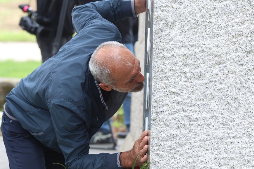 Potresne scene kod spomenika 