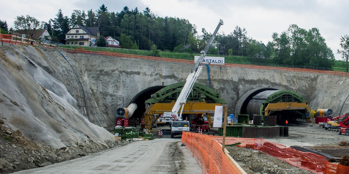 Trwa budowa tunelu pod zakopianką