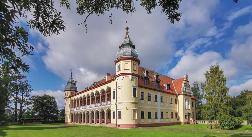 Przeuroczy pałac w Krobielowicach. 
