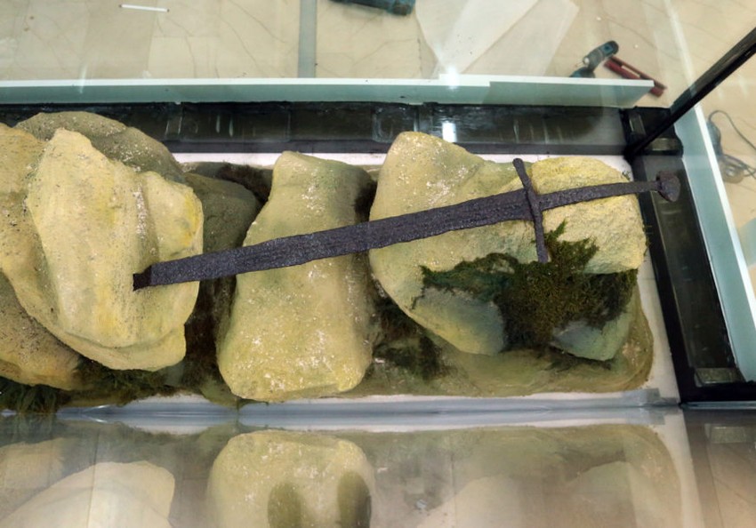 mač u kamenu Vrbas -muzej-5